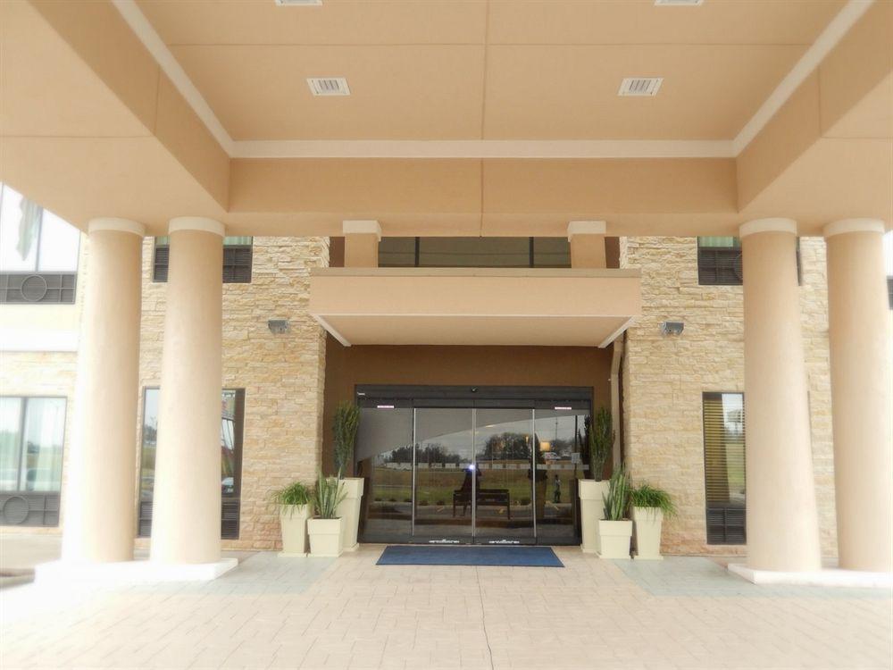 Holiday Inn Express And Suites Schulenburg By Ihg Exterior photo