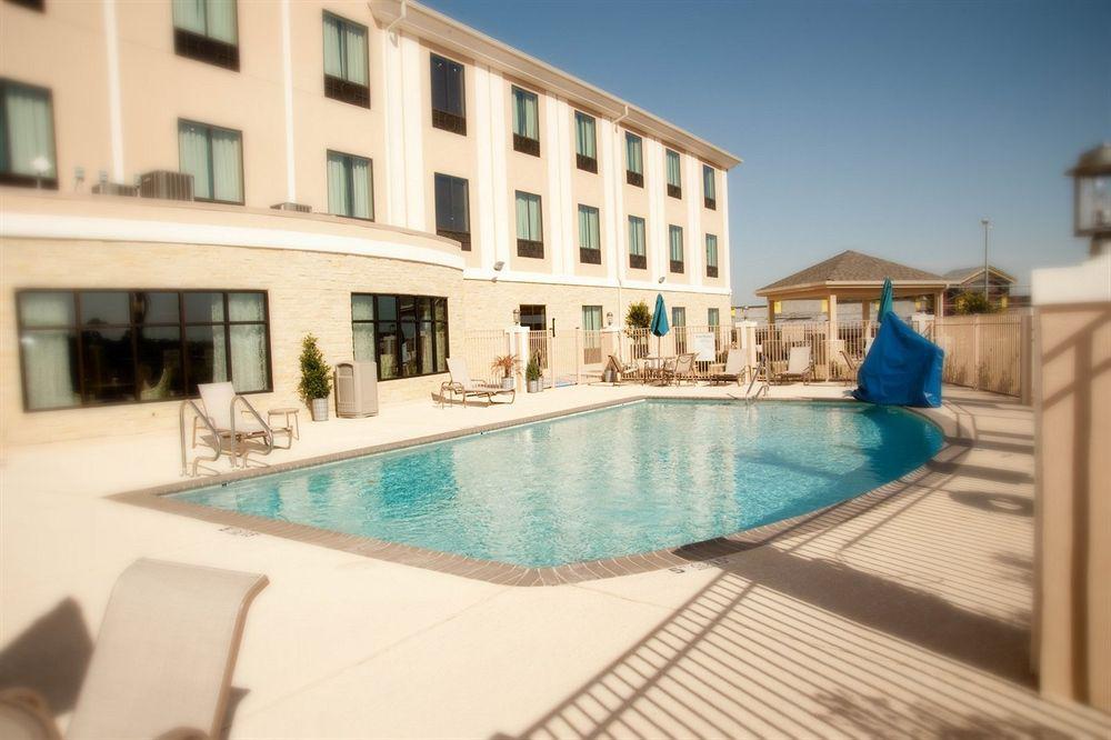 Holiday Inn Express And Suites Schulenburg By Ihg Exterior photo